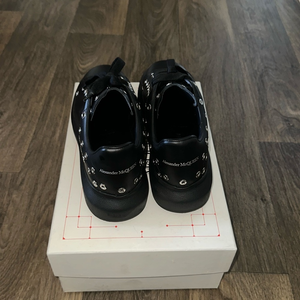 ALEXANDER MCQUEENS GOOD CONDITION WORN ONCE